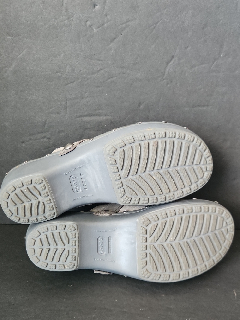 Suede Slip-On Clogs in Light Gray Womens Size 9 - Picture 8 of 8